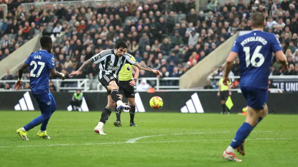 Newcastle'dan Tottenham'ın 75 Milyon Sterlinlik Tonali Teklifine Ret görseli