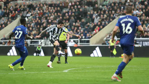 Newcastle'dan Tottenham'ın 75 Milyon Sterlinlik Tonali Teklifine Ret