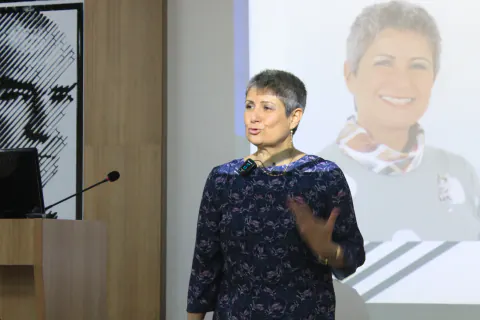 Sağlık Çalışanlarının Zorlu Sınavı: Kanserli Ebeveynlere Bakmak ve Mesleki Rol