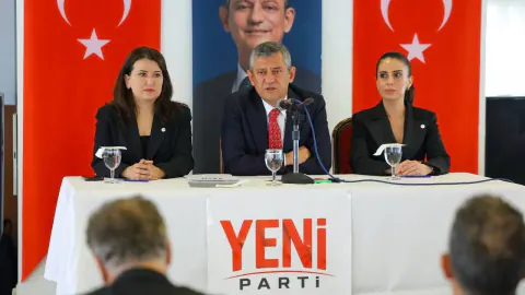 Özgür Özel'den belediye başkanları açıklaması: 230 isim YENİ Parti'ye geçiyor