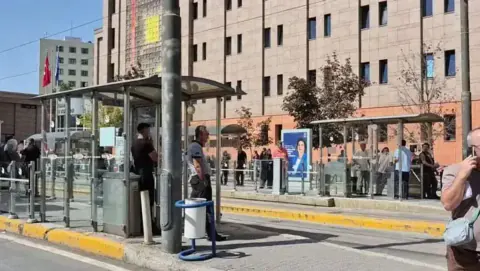 Eskişehir'de Tramvay Durağında Bıçaklı Kavga: 'Ben ablamın namusunu çöpte mi buldum?'