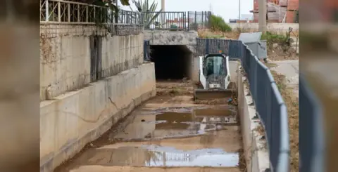 İzmir'de kış hazırlıkları hız kesmedi: 15 bin ızgara ve dere yatakları temizleniyor