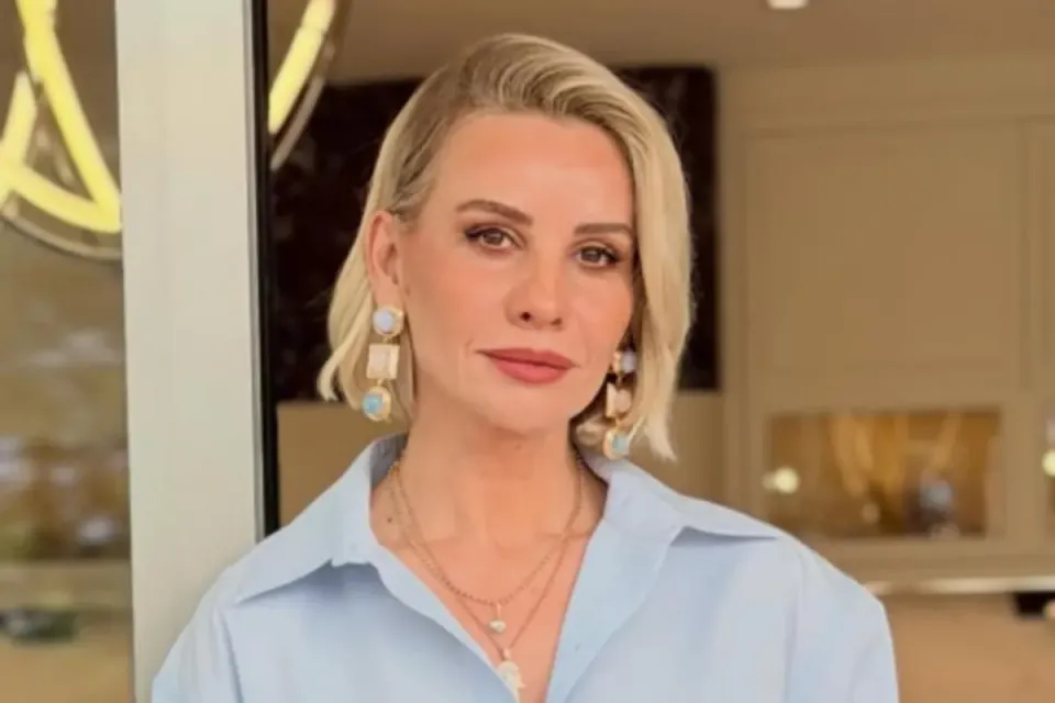 Esra Erol giyimde kurduğu markayla yeni mağaza açtı: Bergüzar Korel'den 'hayırlı uğurlu' mesajı görseli