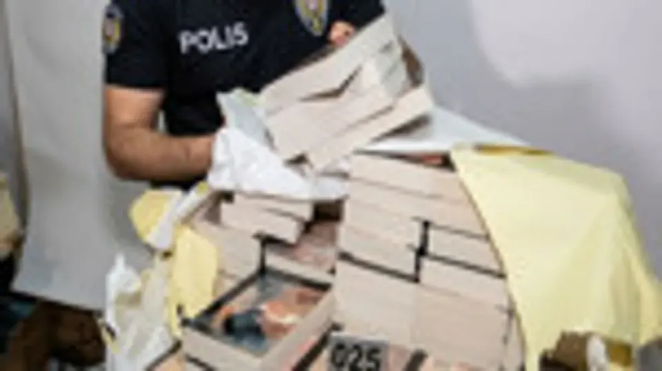Ankara Yenimahalle'de korsan kitap imalathanesi çökertildi: Binlerce kopya ele geçirildi görseli