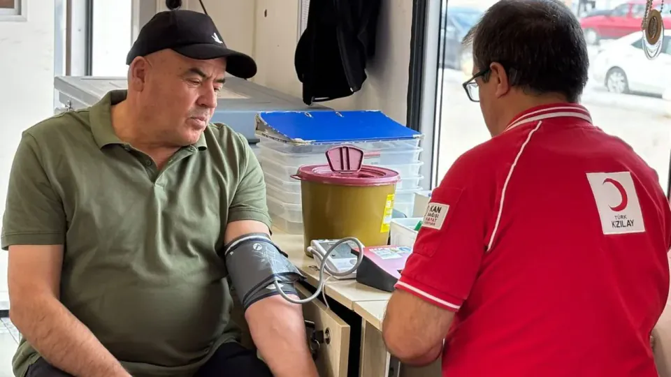 Çorum'da 31 yıldır kan bağışı yapan Nazım Bekdemir: "Trafik kazalarındaki acı başlattı" görseli