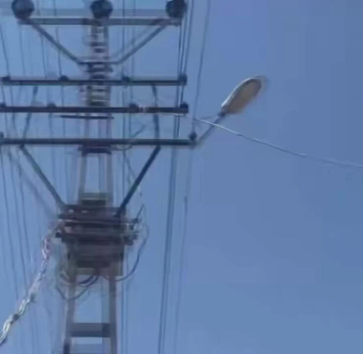 Şanlıurfa'da Yeni Nesil Kaçakçılık: Elektrikli Araç Direkten Şarj Edildi Şanlıurfa'da Yeni Nesil Kaçakçılık: Elektrikli Araç Direkten Şarj Edildi