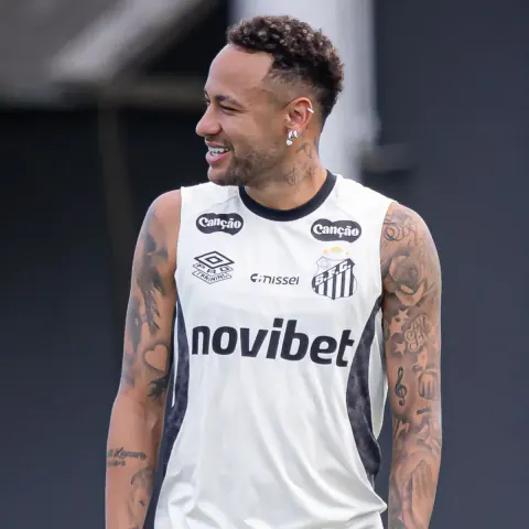 Neymar Santos'a Döndü: Yıldız İsimle İlgili Kritik Plan Belirlendi