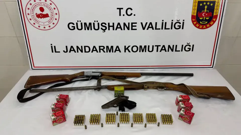 Şiran'da Silah Kaçakçılığı Operasyonu: 3 Şüpheli Tutuklandı, Silahlar Ele Geçirildi görseli