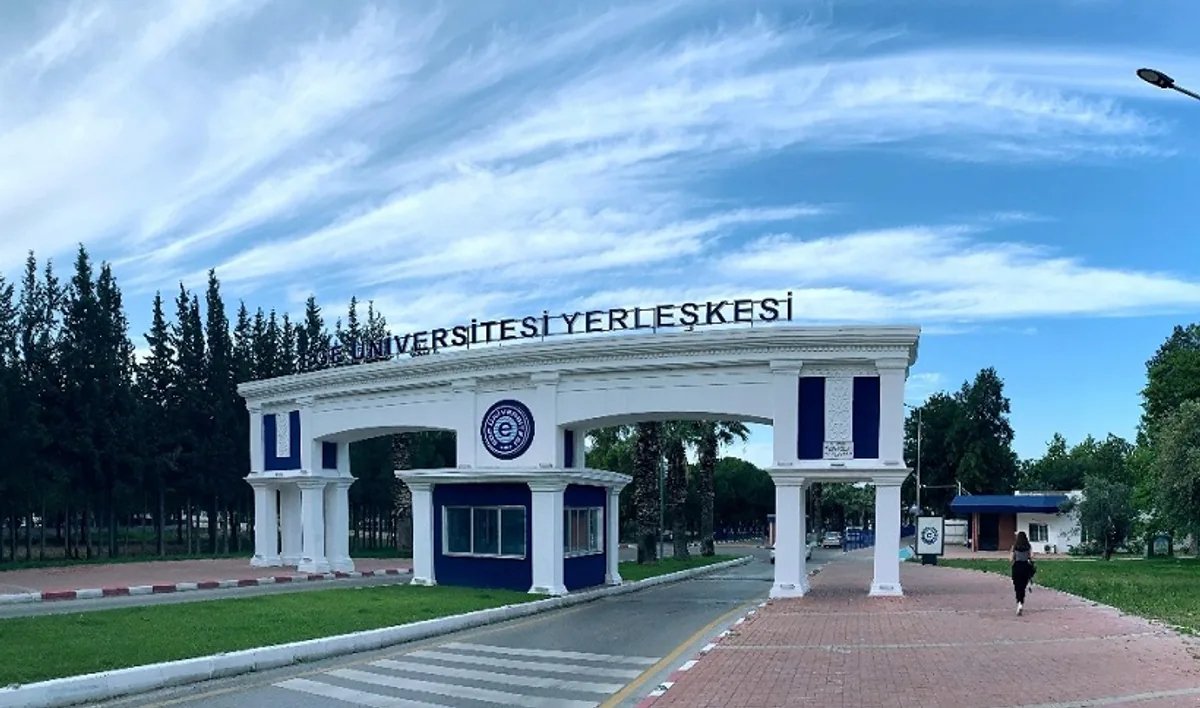 Ege Üniversitesi'nde İhale Operasyonu: 6 İlde 44 Gözaltı Ege Üniversitesi'nde İhale Operasyonu: 6 İlde 44 Gözaltı