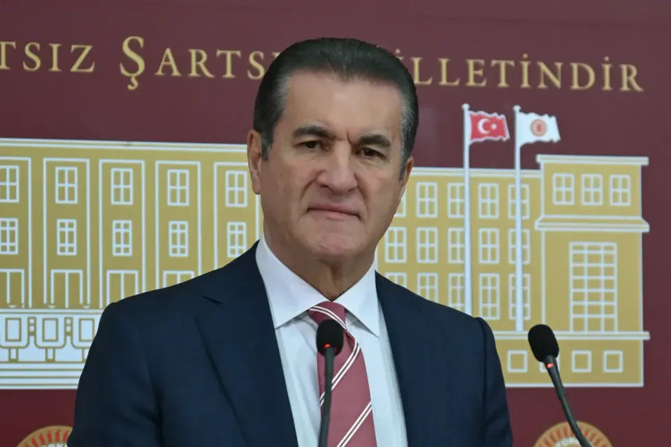 Yeni Parti'nden Mustafa Sarıgül kararı: 'Şu an partimizle bir ilişkisi yok' görseli