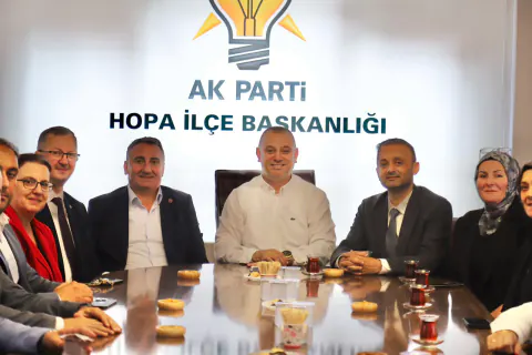 Hopa TSO Başkan Adayı Demircioğlu, Hopa ve Kemalpaşa'da Siyasi Partileri Ziyaret Etti