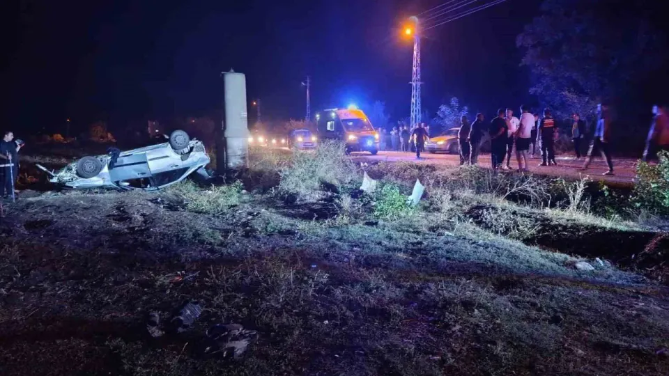 Osmaniye'de şarampole uçan araç takla attı: 3 yaralı görseli