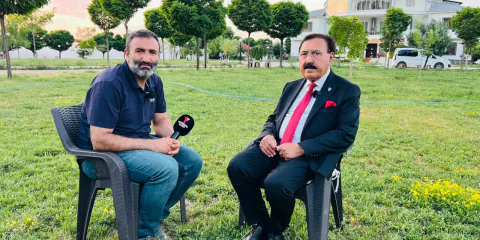 Esat Canan'dan Yüksekova Gençliğine Çağrı: Bıçak Değil Kalem Taşımalılar