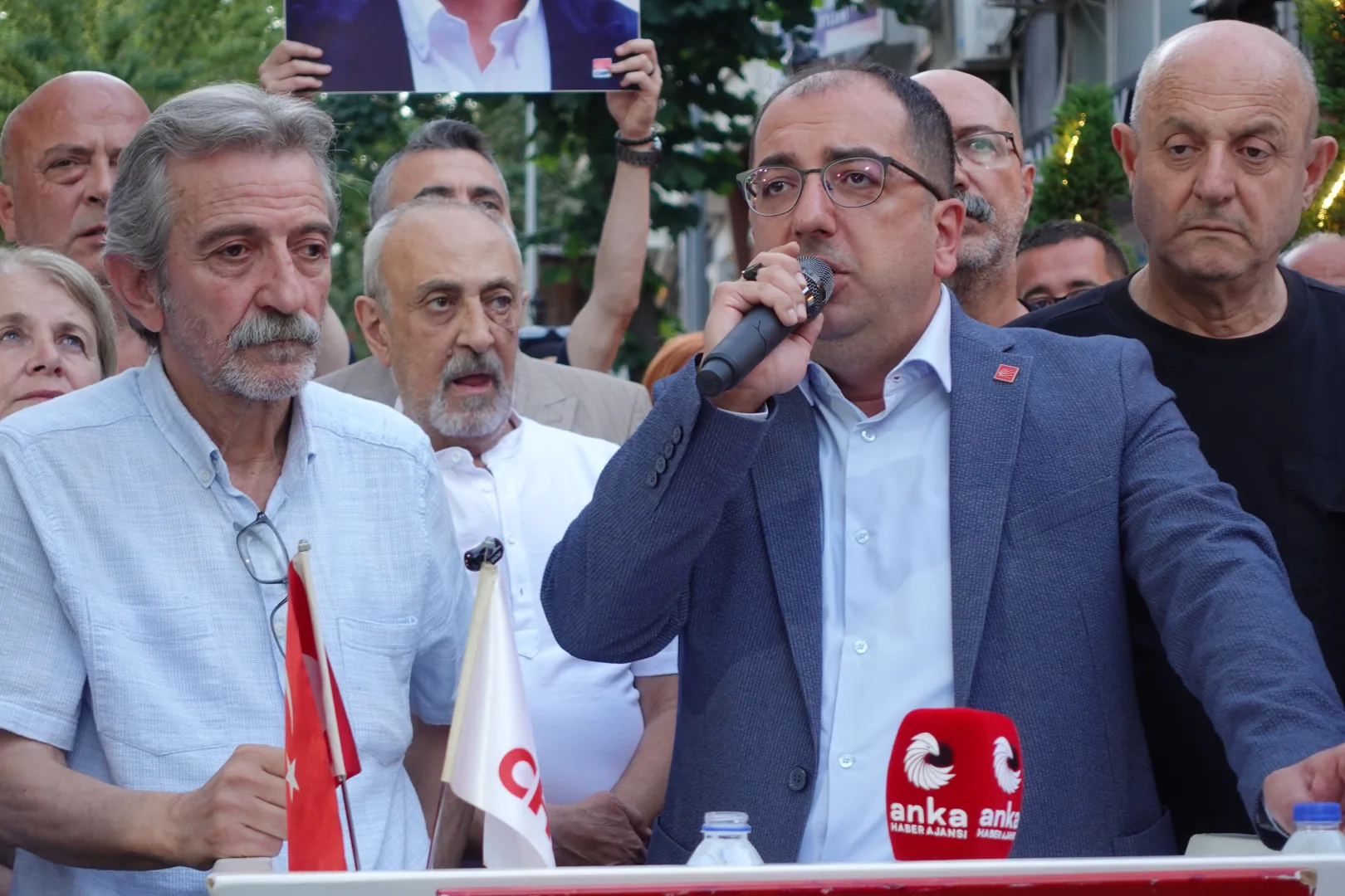 CHP Yalova'da Görevden Alma Depremi: Erdem Doğancı'dan Sert Tepki CHP Yalova'da Görevden Alma Depremi: Erdem Doğancı'dan Sert Tepki