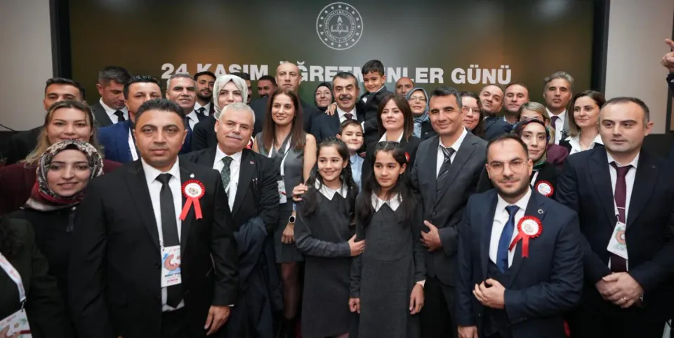 Uşak'ta Anlamlı Buluşma: 81 İlden Gelen Üniversiteliler Tarlaya İndi görseli