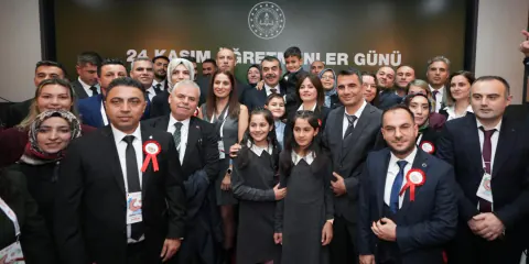 Uşak'ta Anlamlı Buluşma: 81 İlden Gelen Üniversiteliler Tarlaya İndi