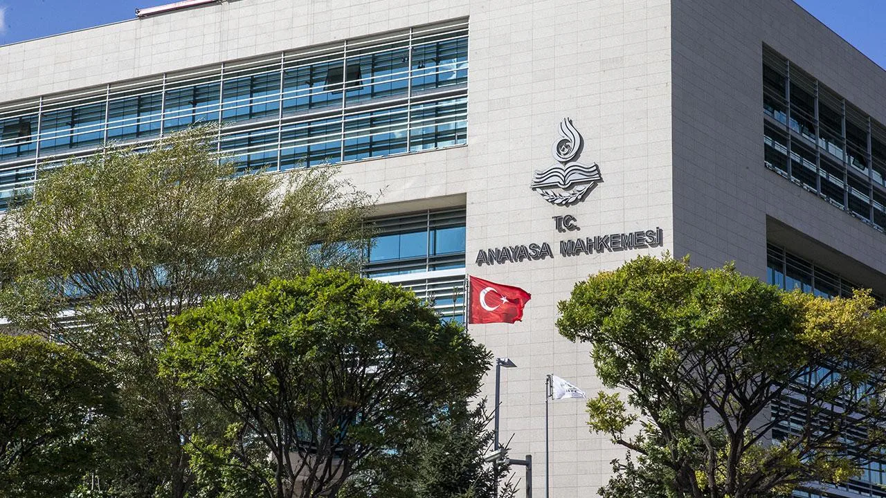 Anayasa Mahkemesi'nden 26 partiye suç duyurusu: 2025 hesaplarında ihlal tespit edildi Anayasa Mahkemesi'nden 26 partiye suç duyurusu: 2025 hesaplarında ihlal tespit edildi
