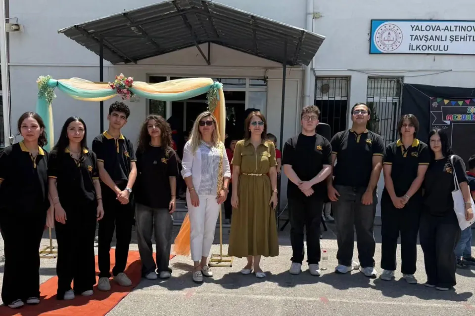 Yalova Güzel Sanatlar Lisesi'nden Mezuniyet Törenine Müzikal Renk görseli