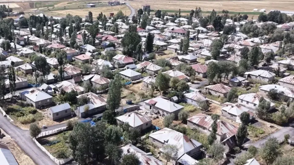 Hakkari Yüksekova Doğanlı Köyü: 24 Yıldır Bozulmayan Simetri Havadan Gösterdi görseli
