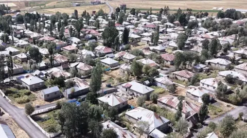 Hakkari Yüksekova Doğanlı Köyü: 24 Yıldır Bozulmayan Simetri Havadan Gösterdi Hakkari Yüksekova Doğanlı Köyü: 24 Yıldır Bozulmayan Simetri Havadan Gösterdi
