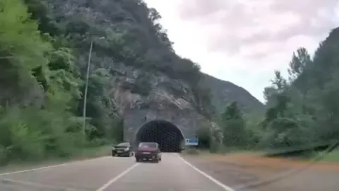 Karabük-Yenice yolunda trafik terörü: Kuralları hiçe sayan sürücü kamerada