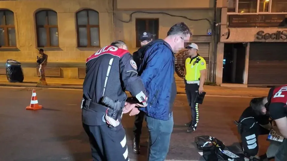 Kadıköy Altıyol'da Helikopterli Operasyon: Uyuşturucu Taciri Yakalandı görseli