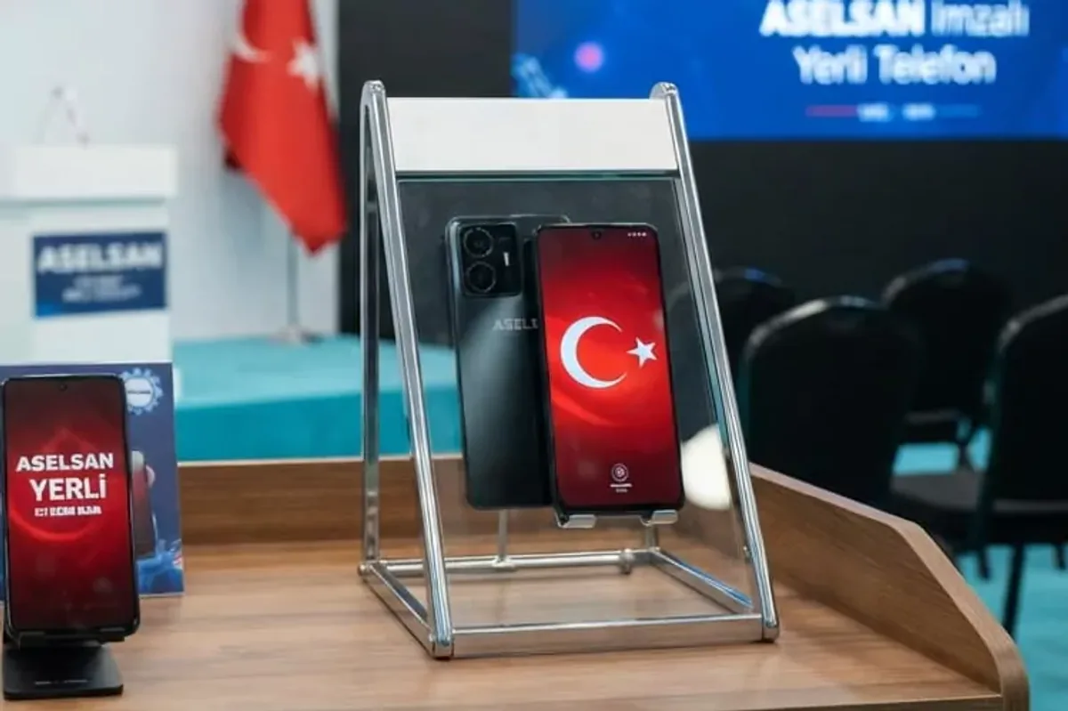 ASELSAN-Türk Telekom yerli telefonu 2027'de geliyor: Donanım ASELSAN, yazılım TT üstlenecek ASELSAN-Türk Telekom yerli telefonu 2027'de geliyor: Donanım ASELSAN, yazılım TT üstlenecek