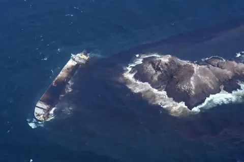 Hormuz Boğazı'nda petrol tankeri saldırısı: 'El Gaia' Oman'a çekiliyor, 2 mürettebat kayıp