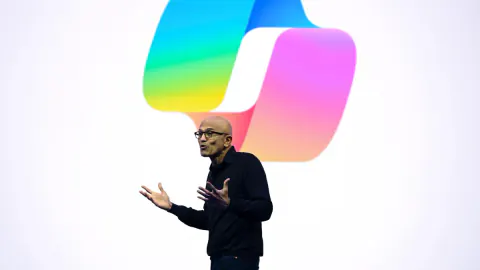 Microsoft Hisse Senedi: Hafta Başında Liderlik Ayrılığı ve AI Getirisi Odakta