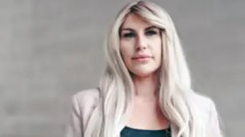 Dijital Kölelik Tuzağı: OnlyFans Ajanslarının Gizli Sömürü Düzeni