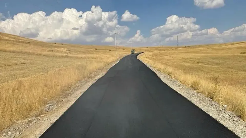 Bitlis'te köy yollarında kapsamlı iyileştirme çalışmaları devam ediyor görseli