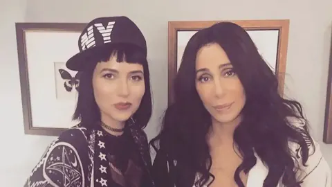 Cher, gelin Marieangela King'i para peşinde olduğuna suçladı: Elijah'ın vesayet dosyasında yeni iddialar