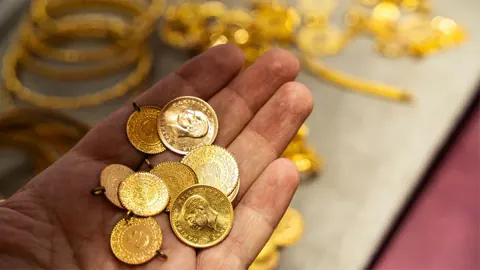 Altın Fiyatlarında Sert Düşüş: Gram ve Ons Altın Ne Kadar Oldu?
