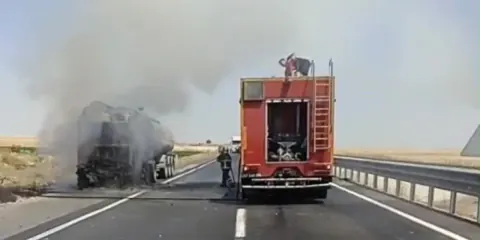Mardin Nusaybin'de seyir halindeki tanker alev alev yandı