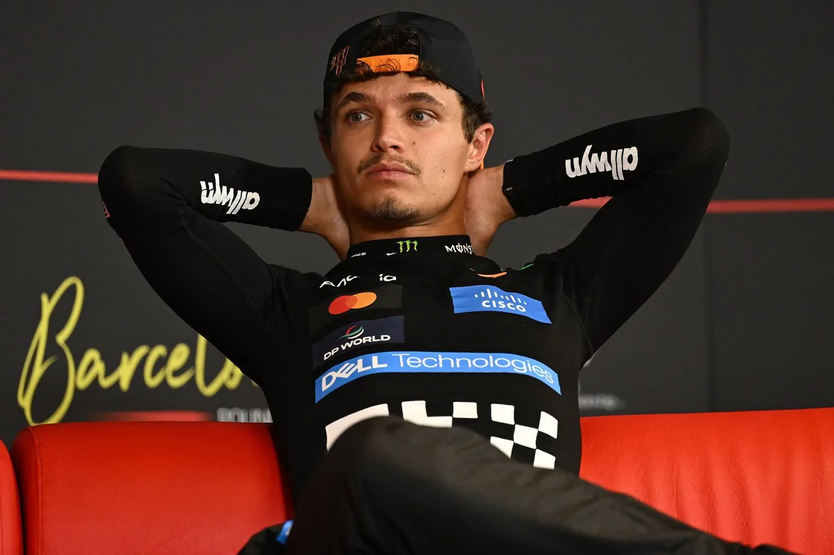 Lando Norris'ten Ferrari Uyarısı: 'Eğer Motor Güçlü Olsaydı Domine Ederlerdi' Lando Norris'ten Ferrari Uyarısı: 'Eğer Motor Güçlü Olsaydı Domine Ederlerdi'