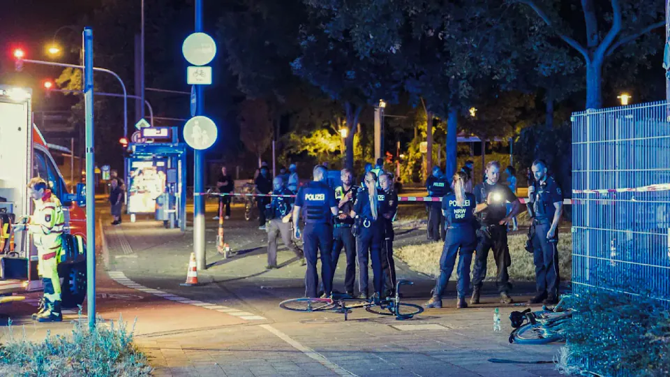 Köln'de Silahlı Çatışma: 4 Yaralı görseli