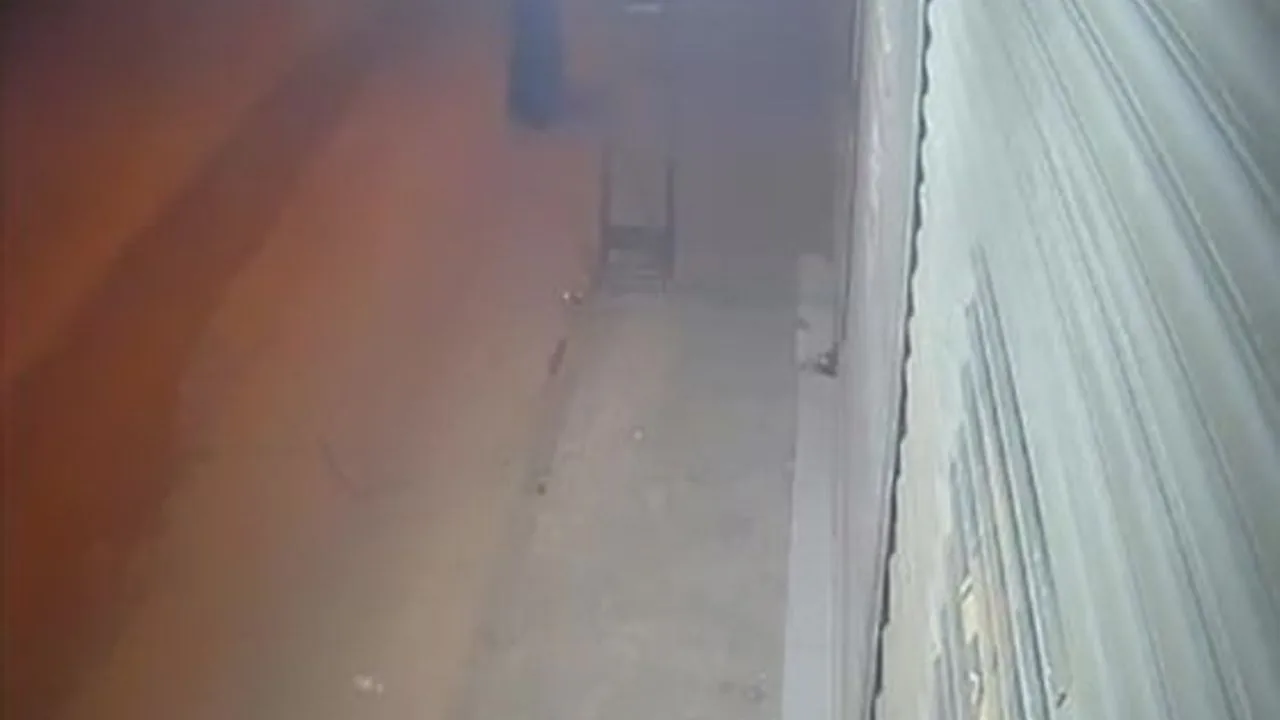 Adana'da şok saldırı: Kimliğini gizlemek için kadın kılığına girdi Adana'da şok saldırı: Kimliğini gizlemek için kadın kılığına girdi