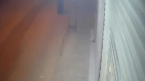 Adana'da şok saldırı: Kimliğini gizlemek için kadın kılığına girdi
