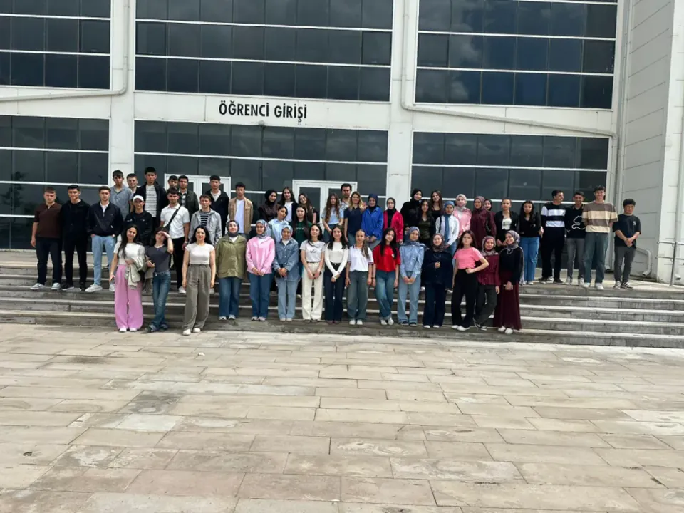 Nevşehirli Öğrenciler Atasız Üniversitesi Mühendislik Fakültesini Gezdi görseli