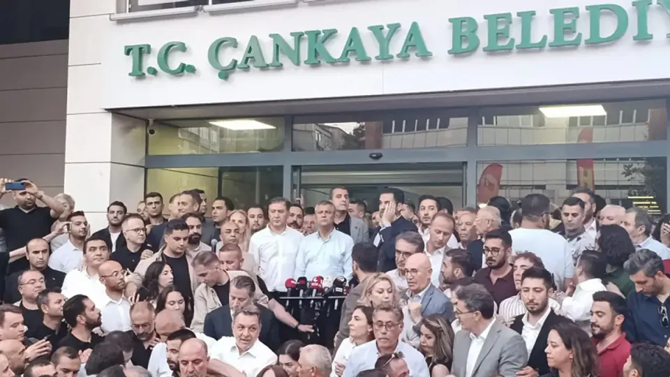 Özgür Özel'den Cumhurbaşkanı Erdoğan'a Sert Tepki: 'Masumların Canını Yakma' görseli