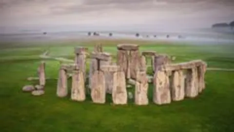 Stonehenge'in Gizemi Çözülüyor: 5 Kilometre Uzağında Daha Eski Bir Yapı Keşfedildi