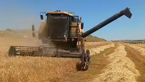 Nevşehir'de Hasat Sezonu Başladı: Biçerdöver Operatörlerine Kritik Yangın Uyarısı