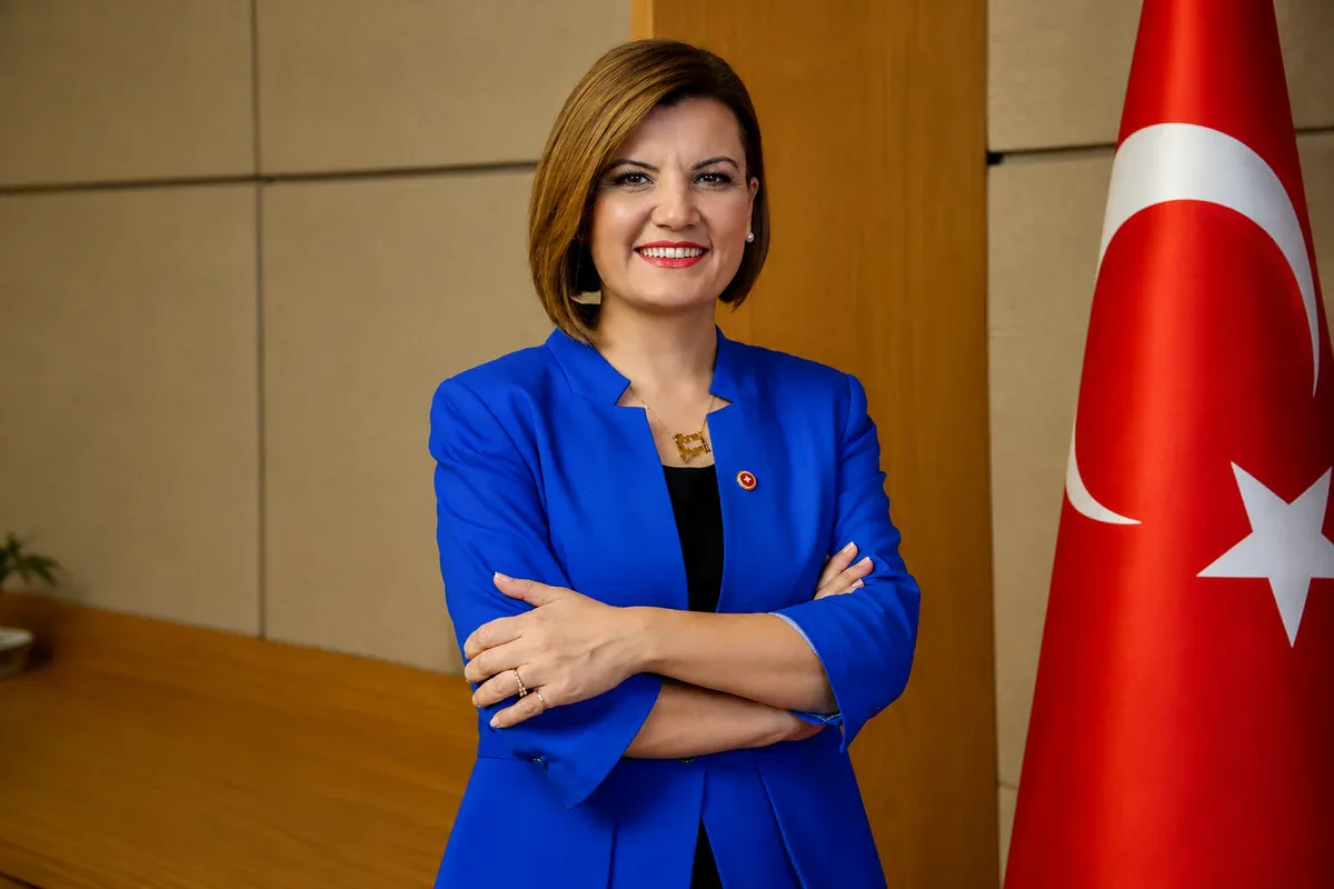 Fatma Kaplan Hürriyet'ten Parti Değiştirme İddialarına Sert Tepki Fatma Kaplan Hürriyet'ten Parti Değiştirme İddialarına Sert Tepki