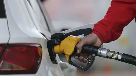 Akaryakıtta yeni zam gündemde: Brent 97 doların üstünde, motorin litre başına 14 lira artabilir