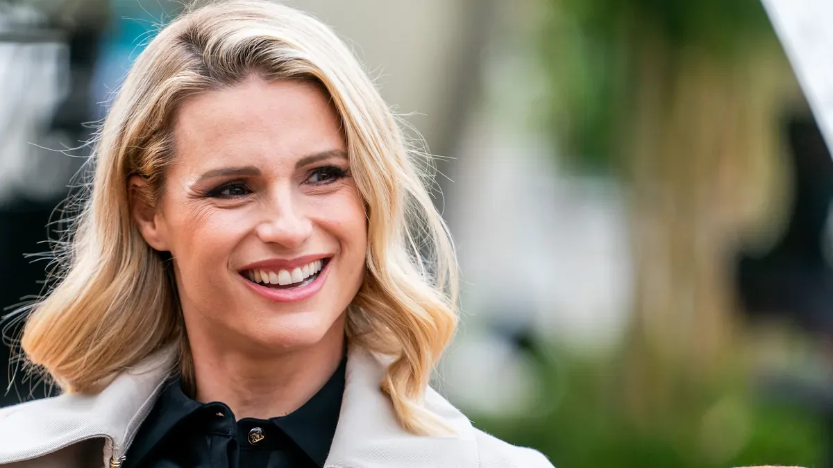 Michelle Hunziker Yeni Aşkını İlan Etti: İşte Gizemli Partneri Giulio Berruti Michelle Hunziker Yeni Aşkını İlan Etti: İşte Gizemli Partneri Giulio Berruti