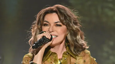 Shania Twain'den Jimmy Fallon Programında Dikkat Çeken Şıklık