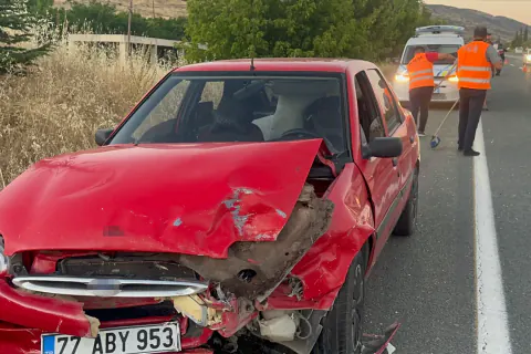 Elazığ Baskil'de iki otomobil çarpıştı: 5 yaralı Elazığ Baskil'de iki otomobil çarpıştı: 5 yaralı