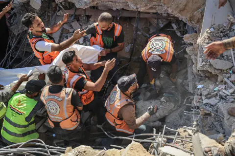 Gazze'de hasarlı bina yıkıldı: En az 16 kişi hayatını kaybetti Gazze'de hasarlı bina yıkıldı: En az 16 kişi hayatını kaybetti