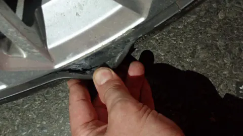 Adana Şakirpaşa Kanalı çevresindeki yollar sürücüleri canından bezdirdi