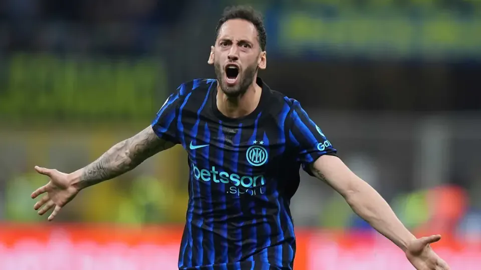 Hakan Çalhanoğlu için Inter'de kritik karar: Süper Lig devleri pusuda görseli
